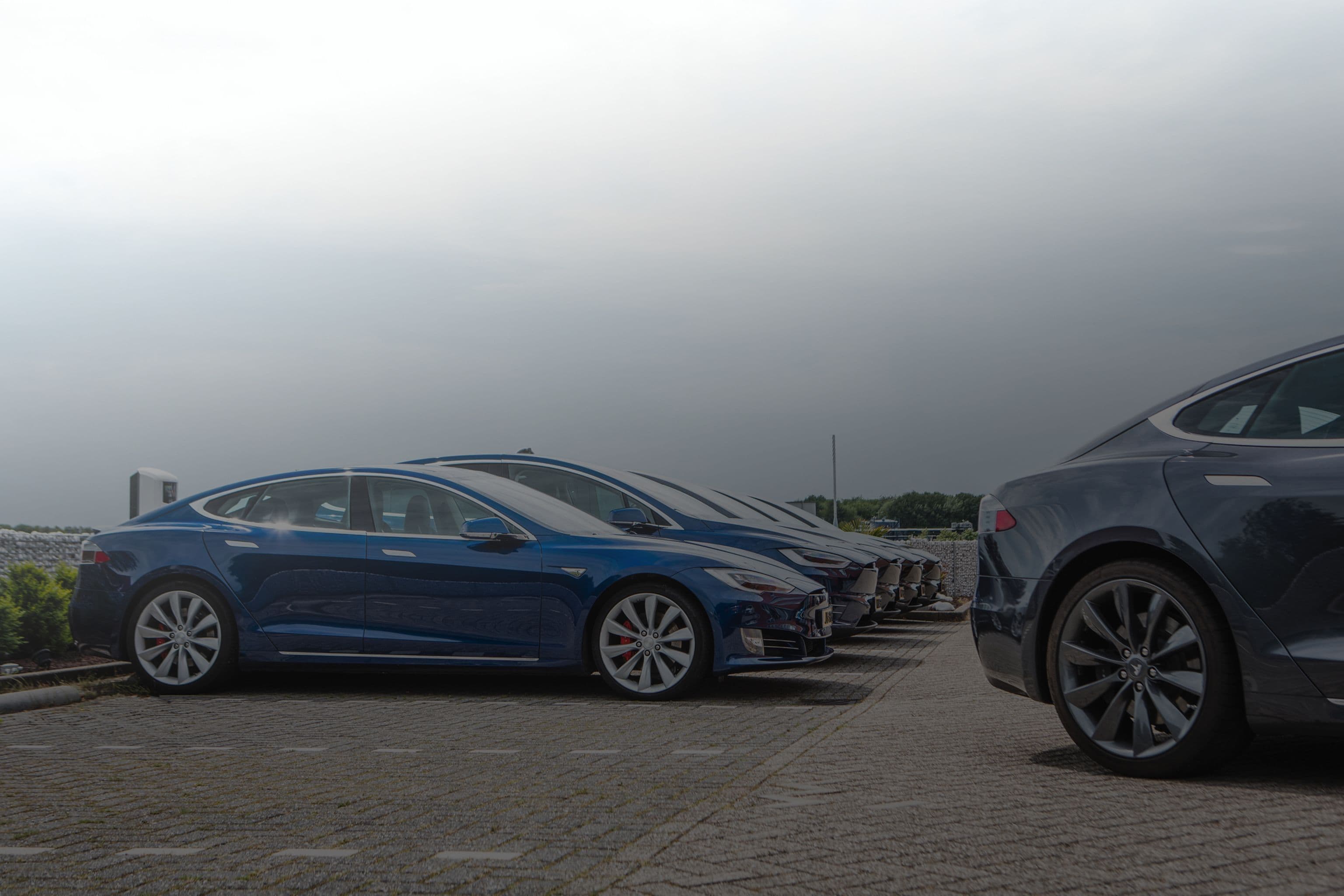 Priority charging: When to choose chargepoint priority and when to choose session priority?